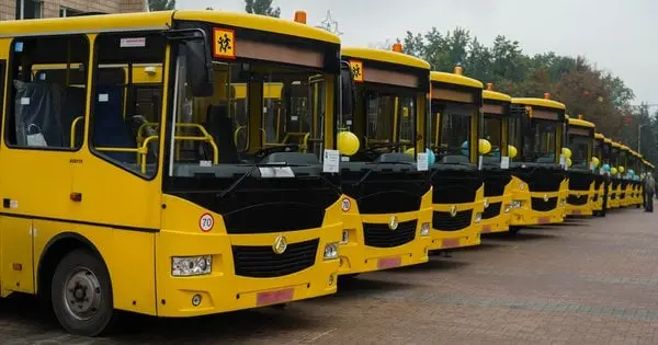 Громади Буковини отримали 10 нових шкільних автобусів