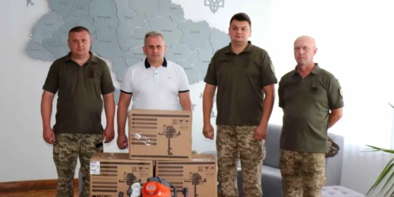 Барська громада передала військовим необхідне обладнання