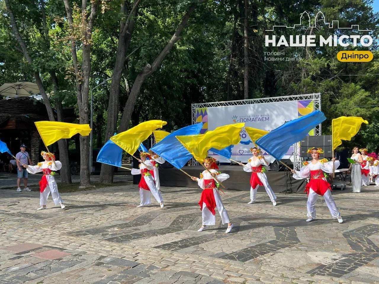 Ярмарки, творчі виступи та обійми: у Дніпрі провели фестиваль на підтримку переселенців