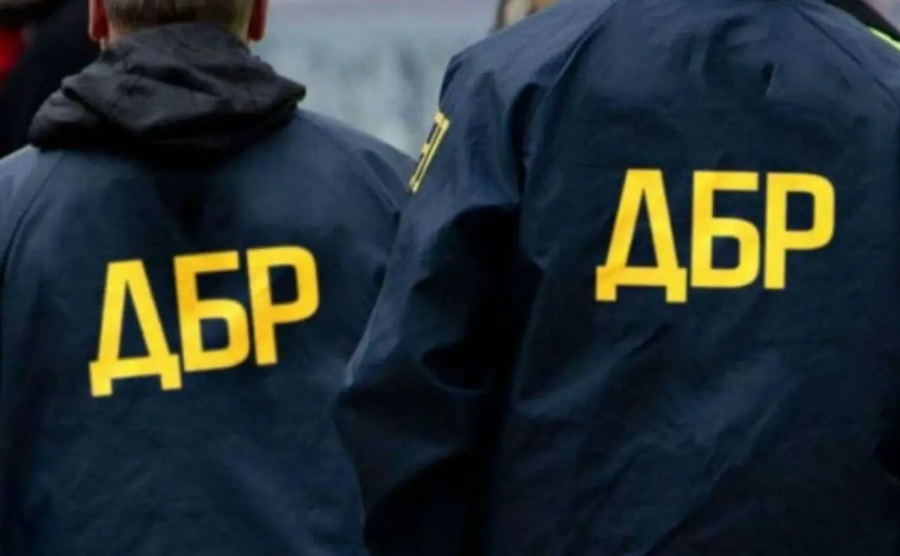 Двоє правоохоронців «заробили» близько мільйона доларів на ухилянтах з Дніпропетровщини