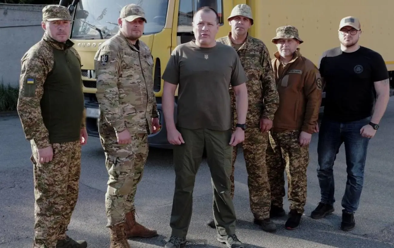 "Українська команда" передала вантажівку бійцям батальйону "Свобода", - Палатний