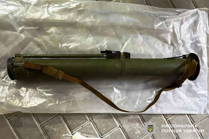 Чоловік незаконно зберігав набої та зброю у своєму гаражі