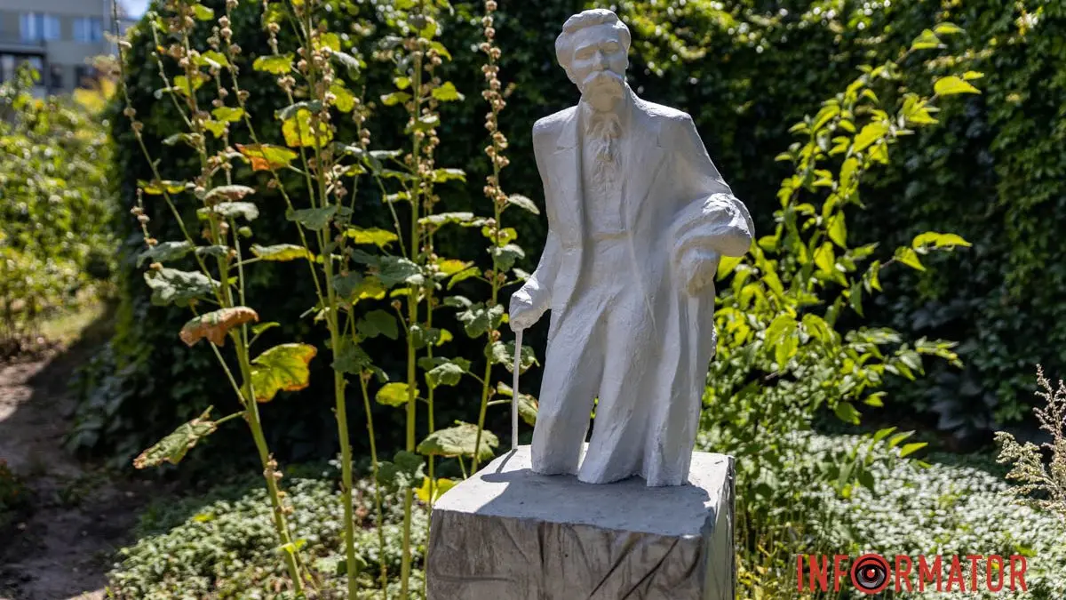 У Дніпрі в саду Меморіального Будинку-музею відкрили пам’ятник Дмитру Яворницькому