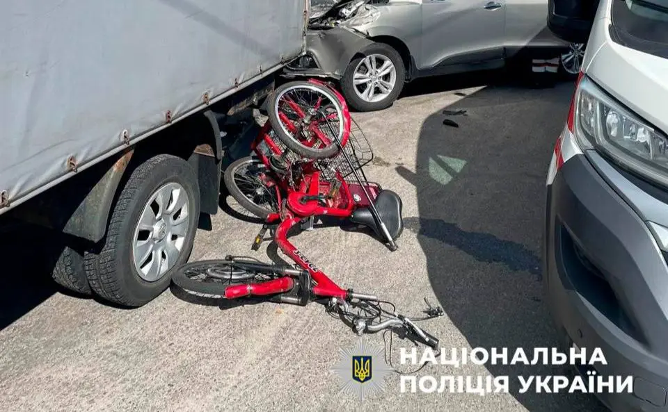 У Подільському районі водійка на смерть збила 76-річного чоловіка на триколісному велосипеді