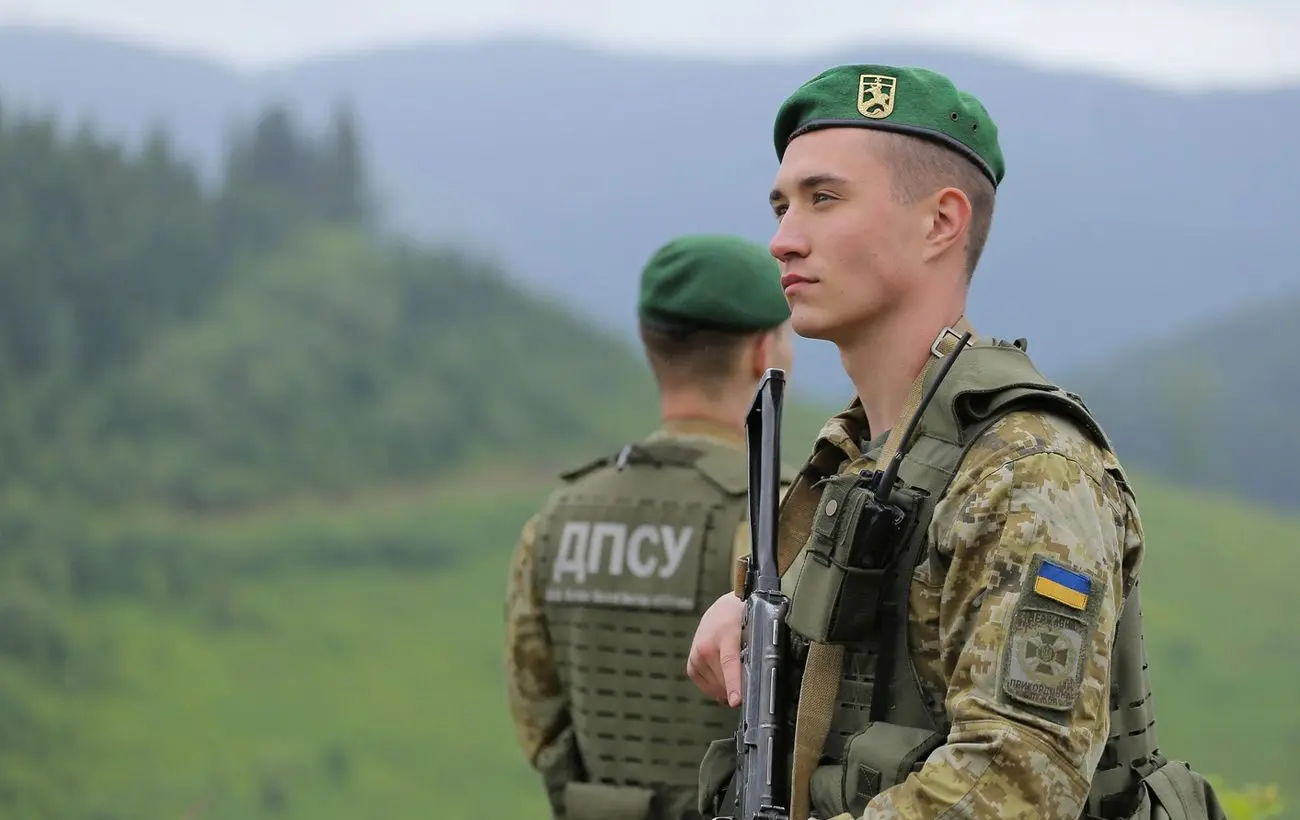 Ворог не встиг втекти. Прикордонники знищили колону окупантів на мотоциклах (відео)