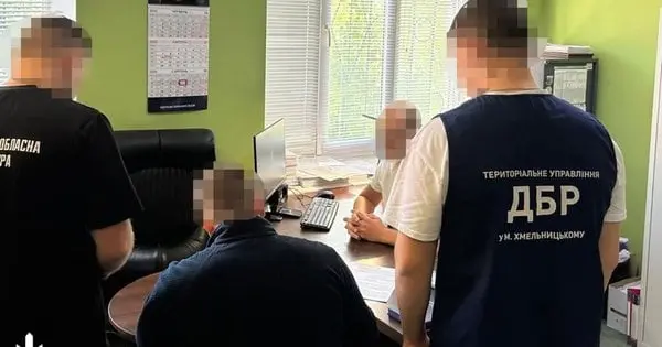 Поліцейського підозрюють у побитті затриманого на Хмельниччині