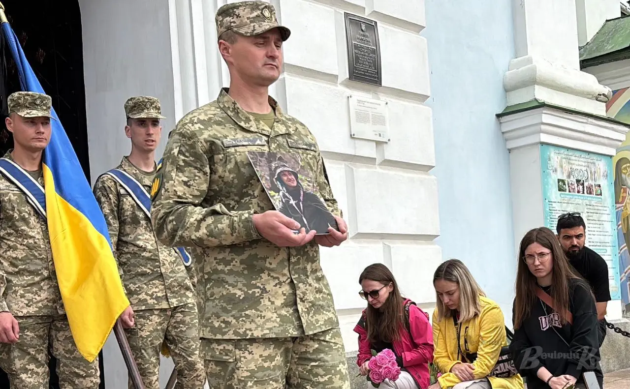 Честь героїні: у Києві попрощались із загиблою на фронті Катериною «Мяу» Троян. ФОТОРЕПОРТАЖ