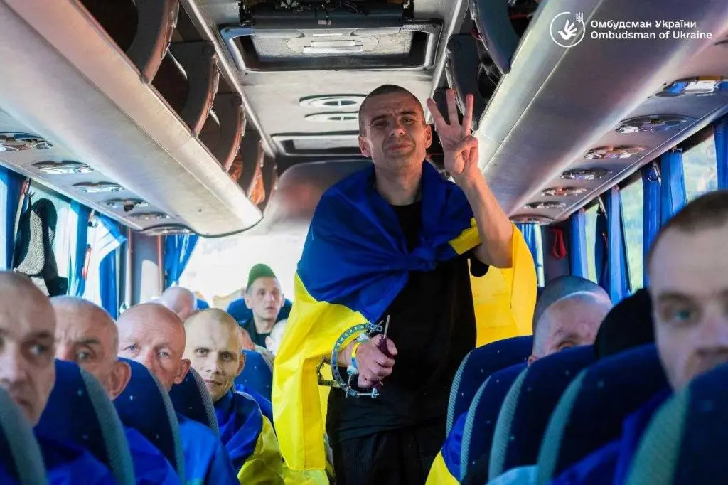 «Я бачу дерева, я бачу сонце, і я щасливий»: що розповів звільнений із російського полону військовий з Одещини