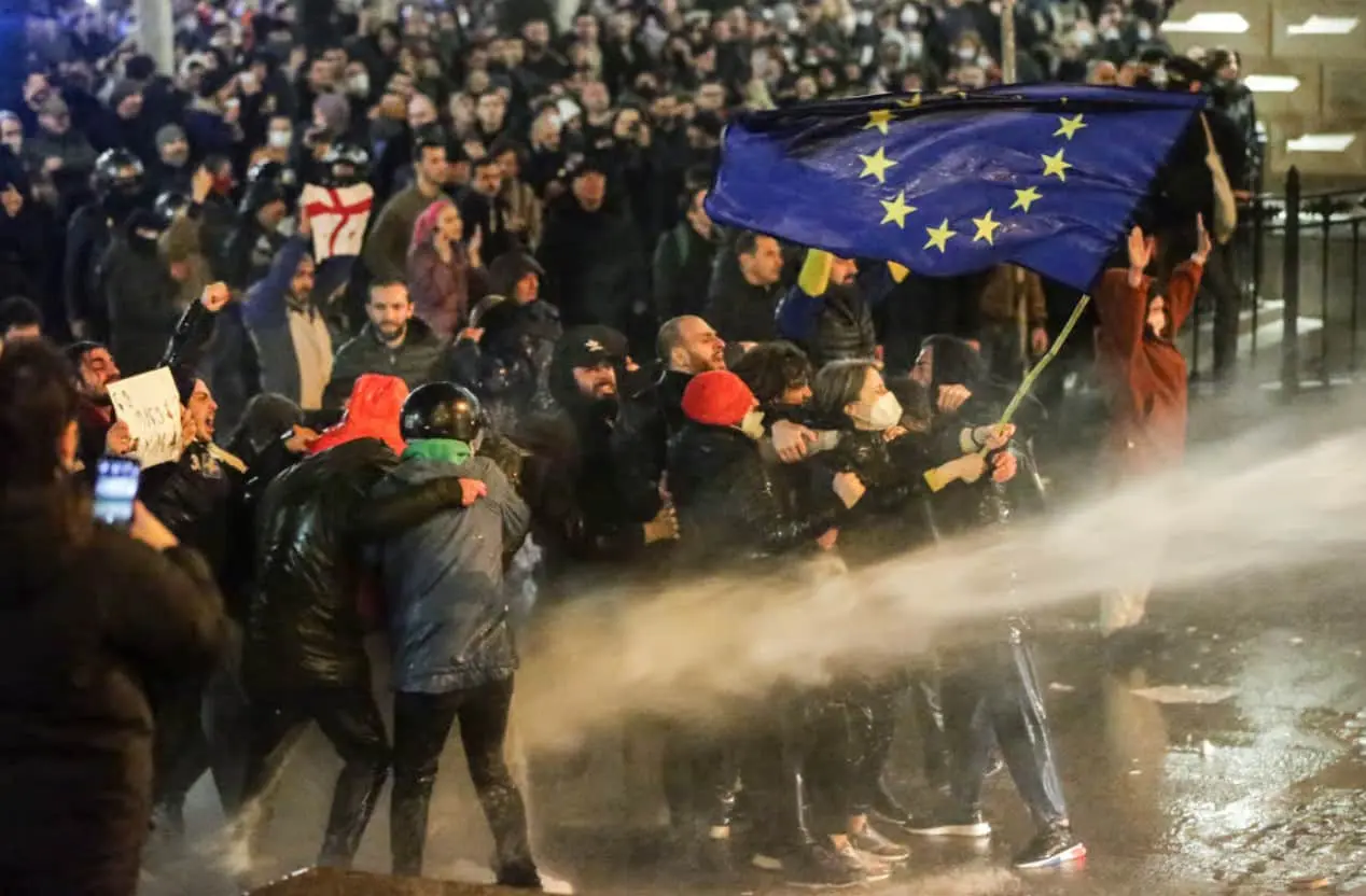 Прем’єр Грузії пояснив відсутність покарання для поліцейських, які били журналістів