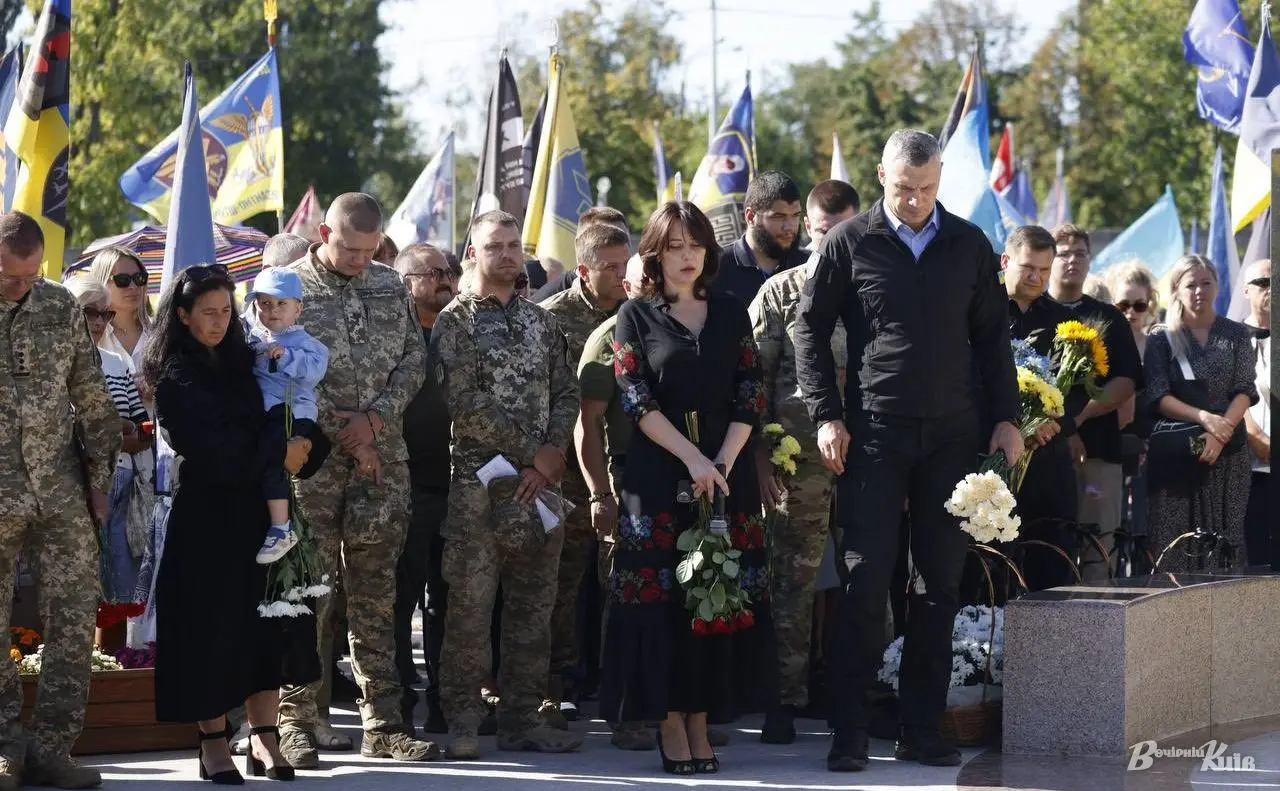 У Києві відкрили Меморіал пам’яті загиблих киян-захисників на Берковецькому кладовищі