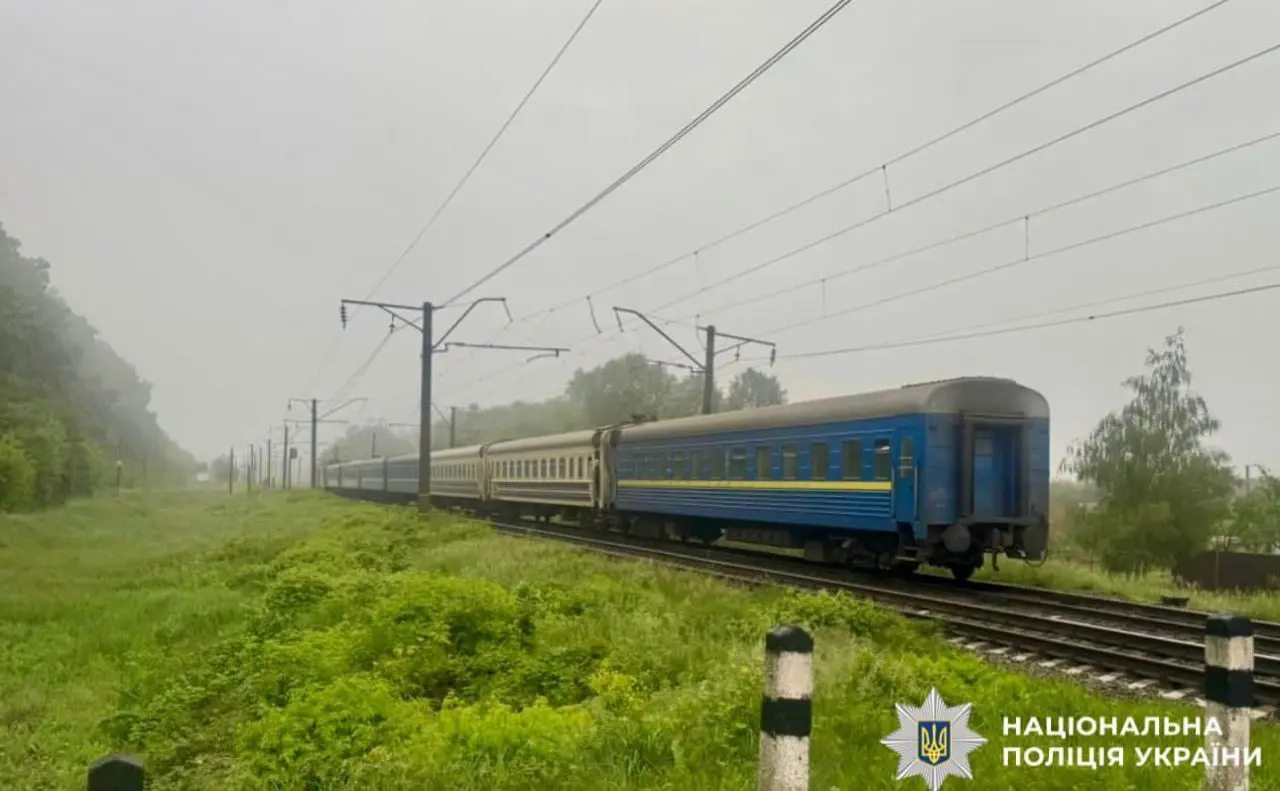 На Київщині потяг збив чоловіка: поліція розслідує обставини події