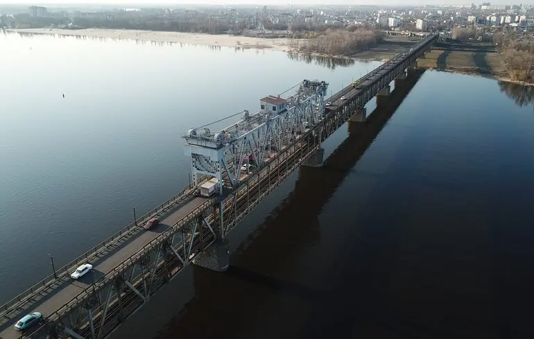 Рух по мосту в Кременчуці наразі неможливий. «Укрзалізниця» попередила про затримки потягів