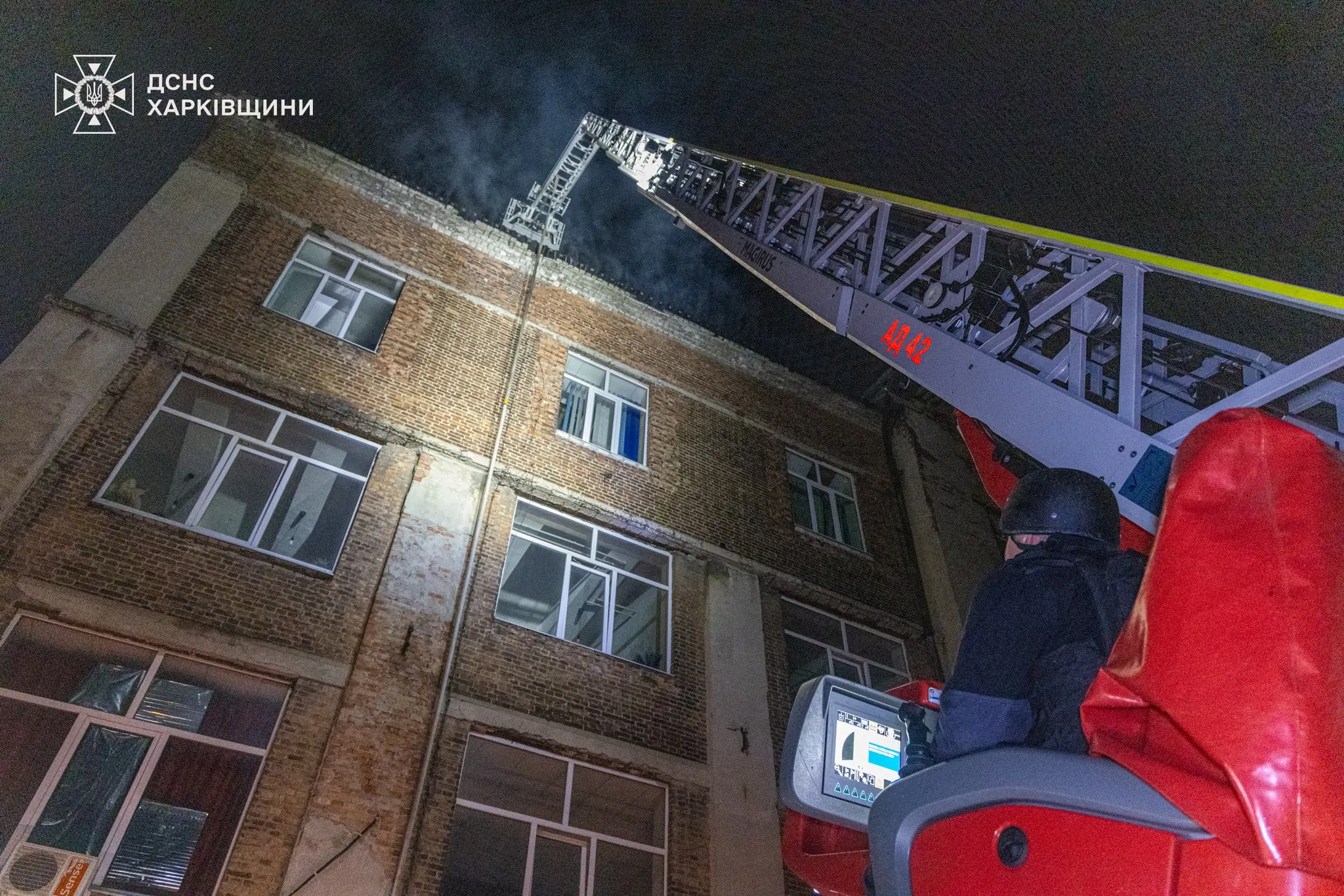 Що горіло на Салтівці вночі, показали у ДСНС (фото, відео)