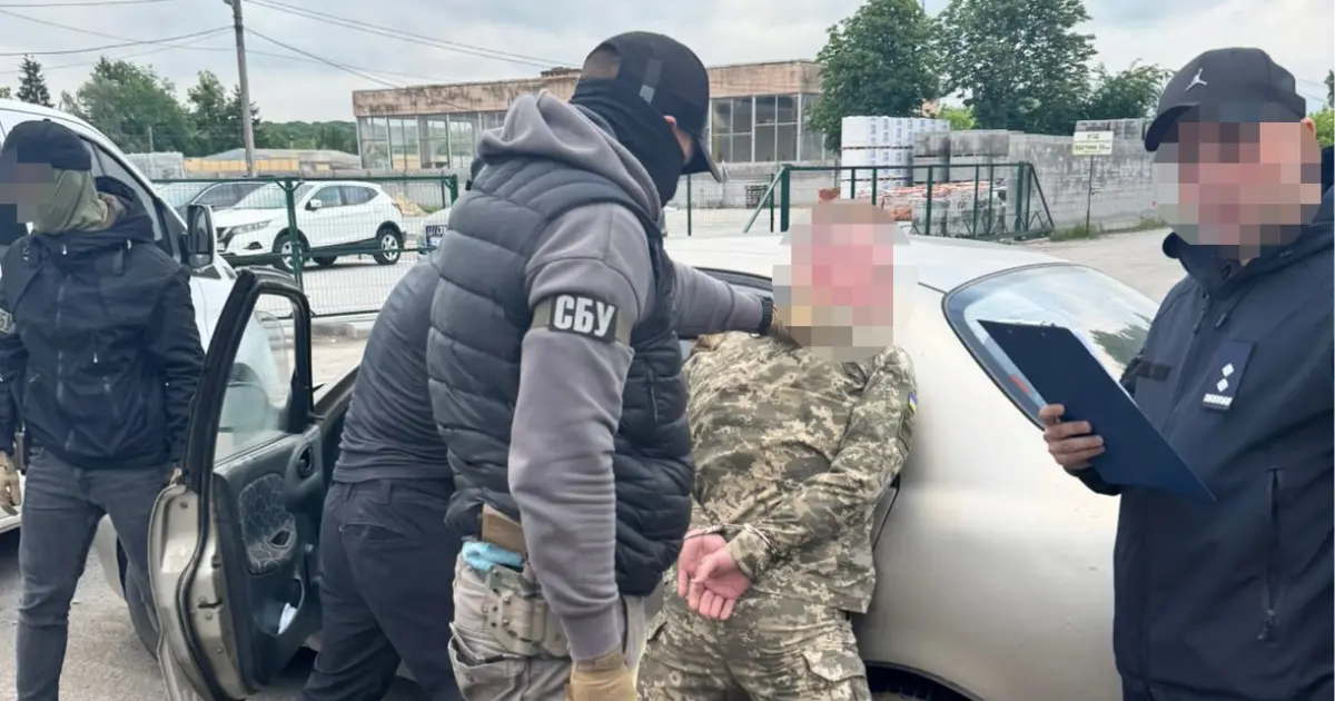 Правоохоронця з Вінниччини затримали за спробу вивезти “ухилянта” за чотири тисячі доларів