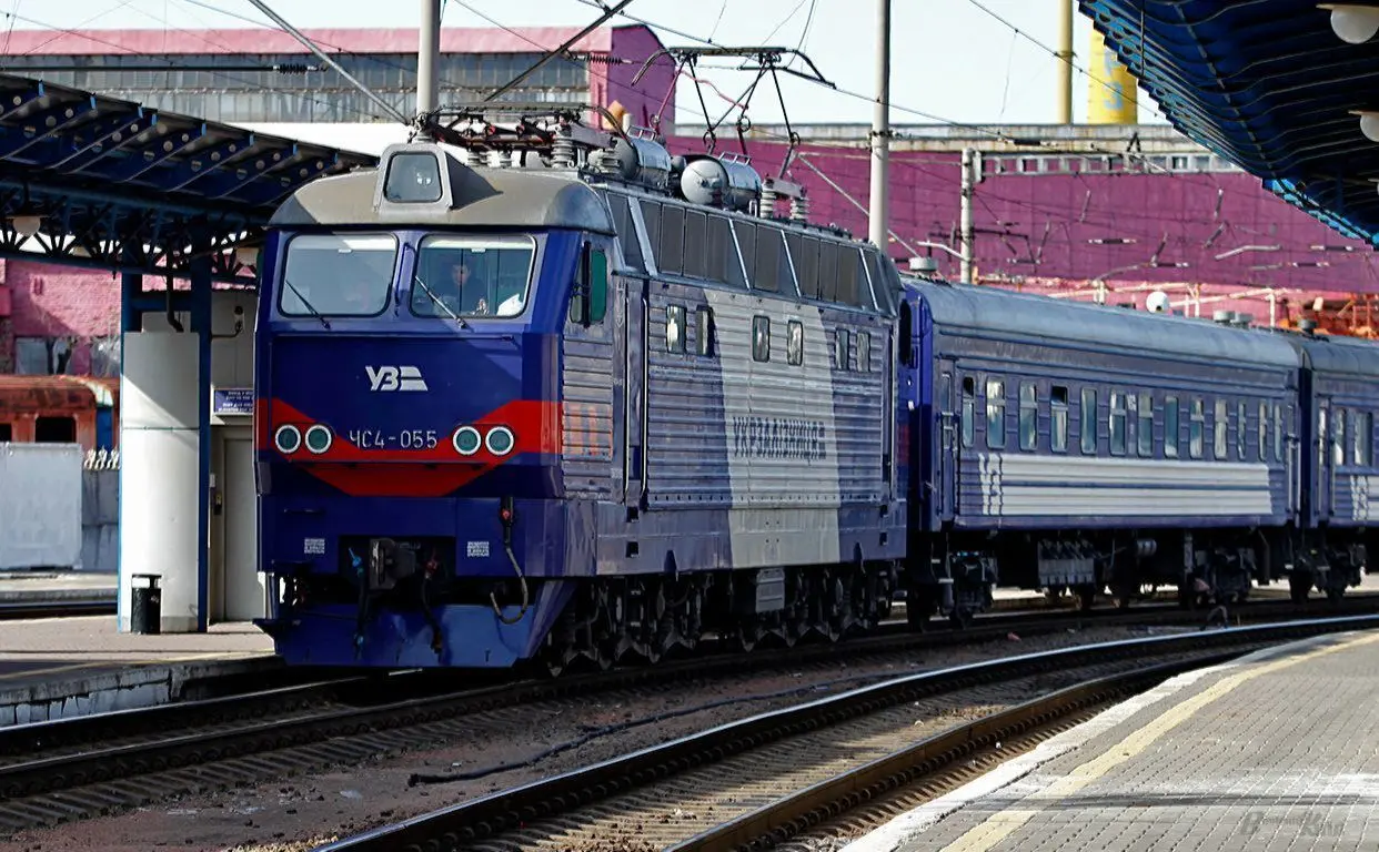 В Укрзалізниці пояснили дефіцит квитків рекордним попитом і нестачею вагонів