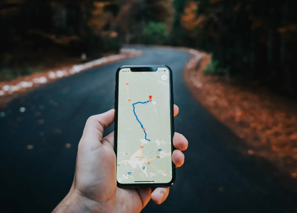 Як зупинити приховане відстеження локації в iPhone і Android-смартфонах