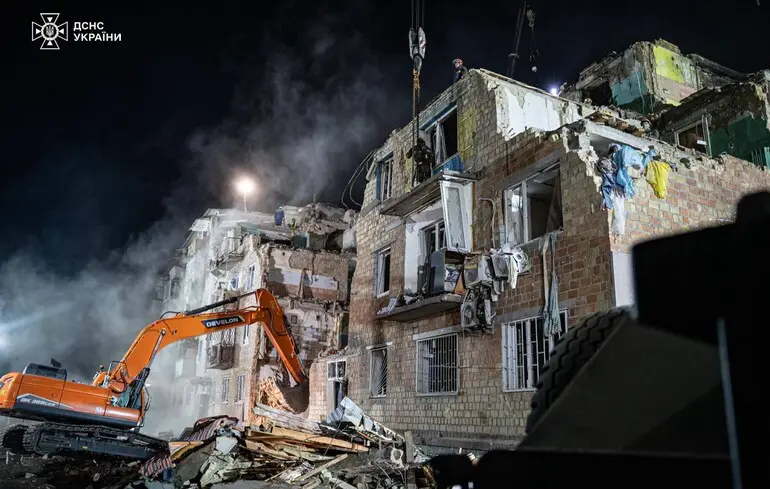У Києві після ракетної атаки досі не відома доля восьми людей – Зеленський