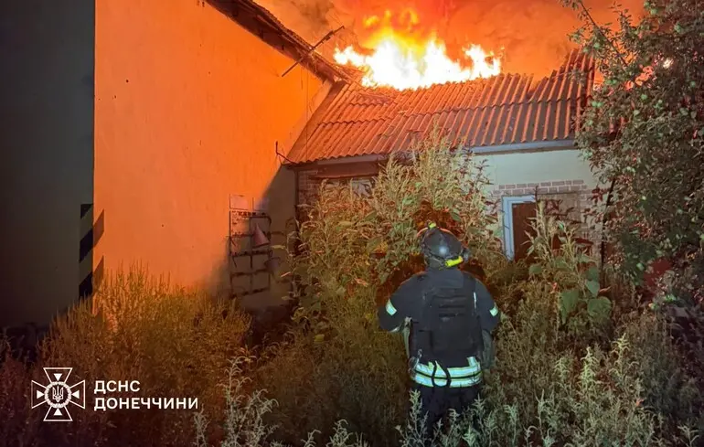 Росіяни обстрілюють міста в зоні свого прориву на Донеччині, є жертви серед цивільних — ДСНС