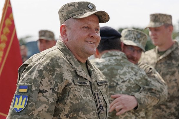 “Контингент у червоних штанях нам не допоможе”: Залужний різко висловився про ідею миротворців в Україні