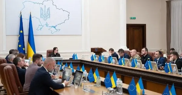 Кабмін дозволив чоловікам до 22-х років виїжджати за кордон під час воєнного стану