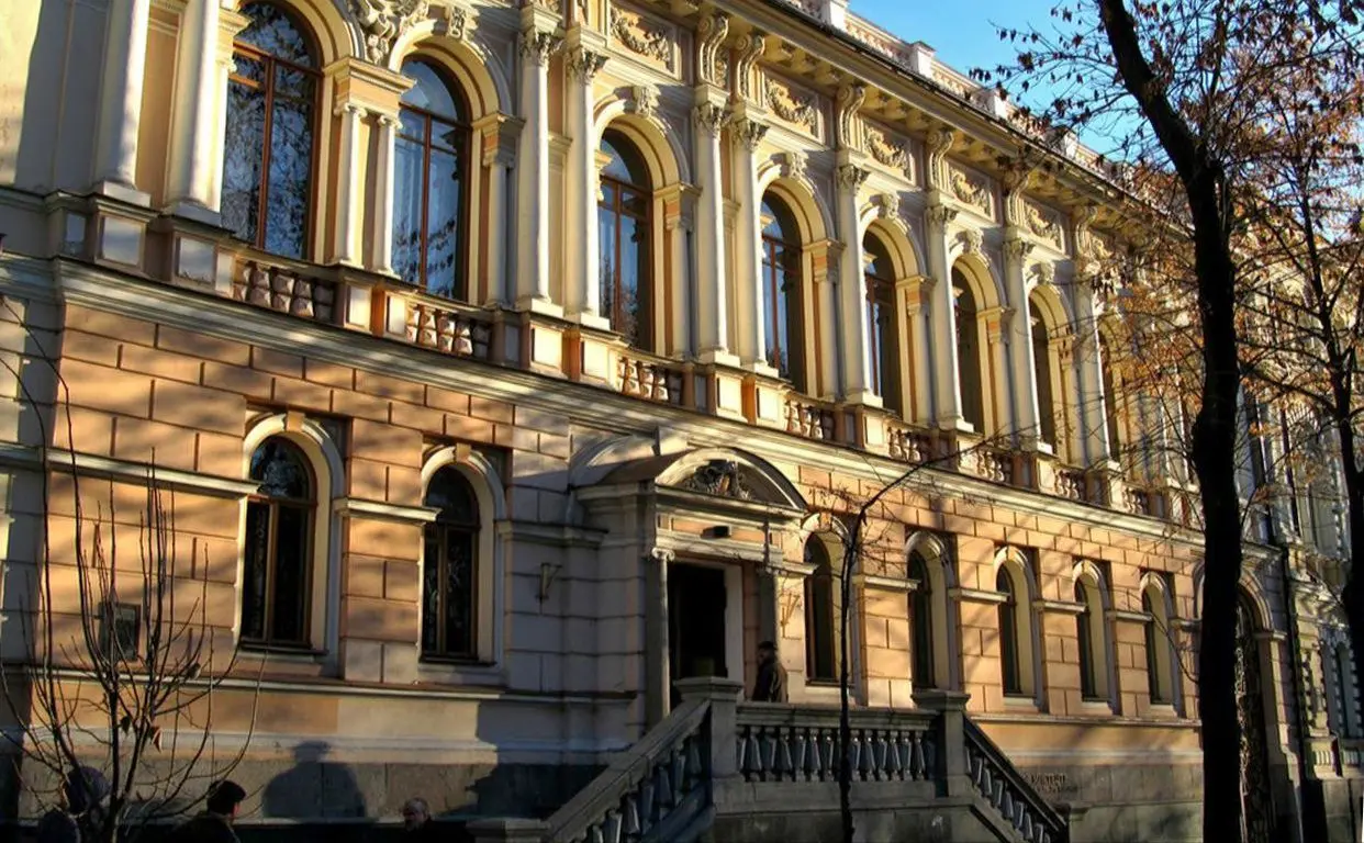 Київ Мілітарі Хаб та Музей Ханенків для захисників і їх сімей проведуть безплатну екскурсію