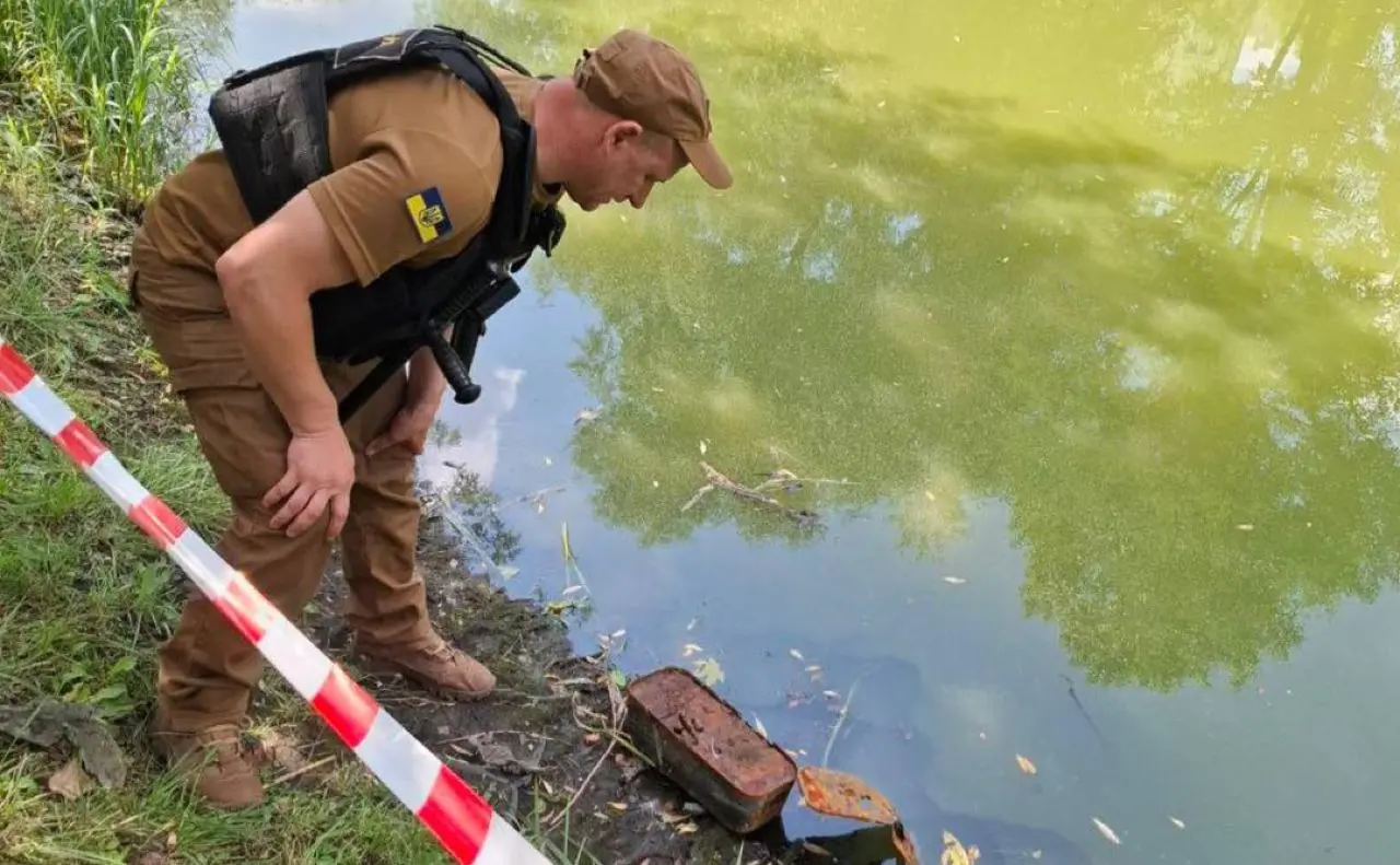 У парку Перемога виявлено цинк з патронами: поліція проводить