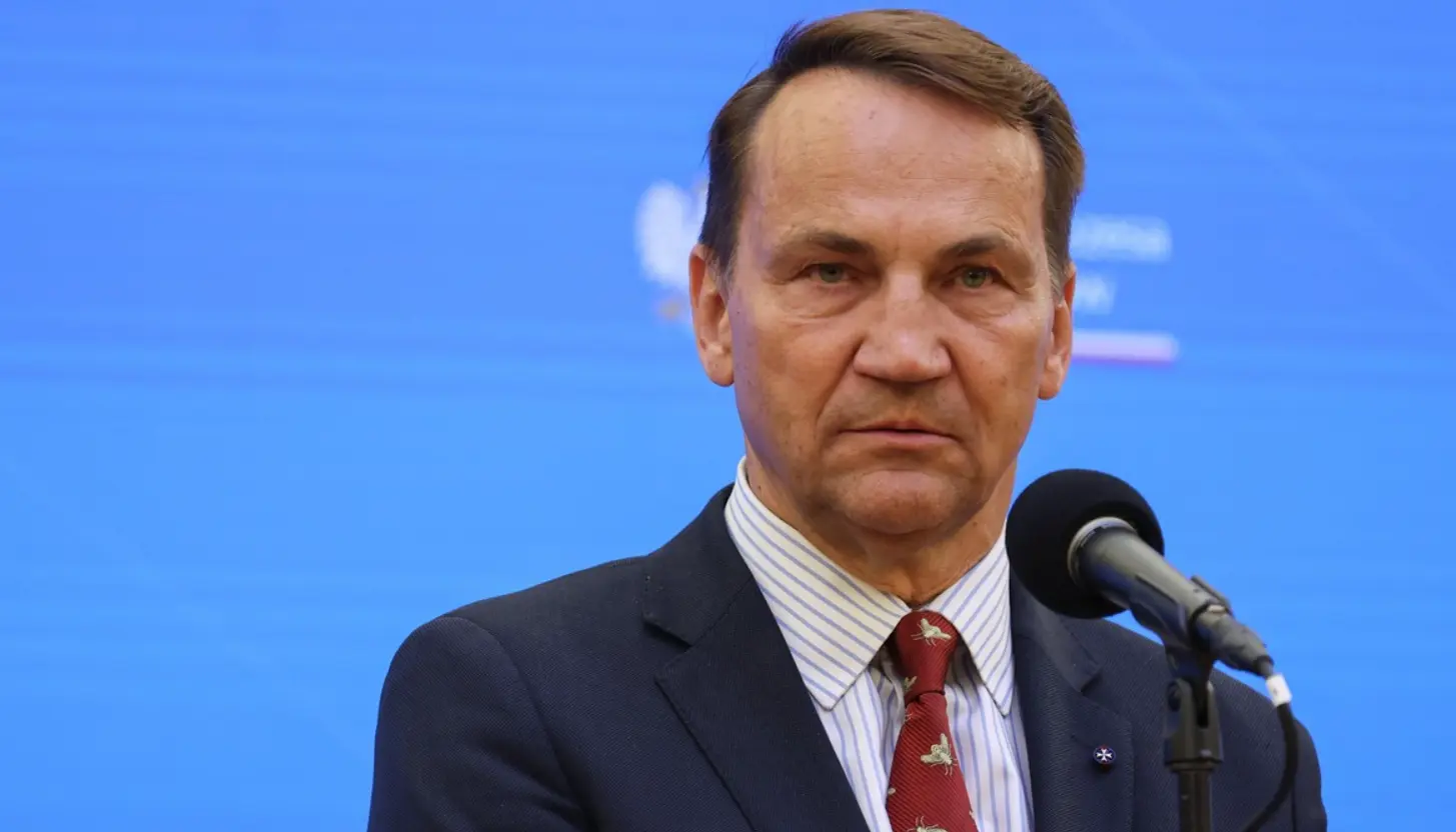 Сікорський потролив запевнення Путіна, що Росія "ніколи не планувала атакувати когось"