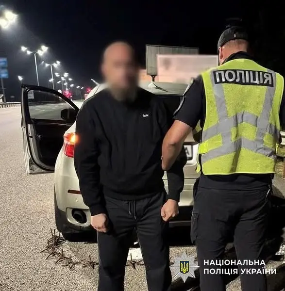 У Києві затримали агента рф, який підпалив двері в багатоповерхівці на Дарниці