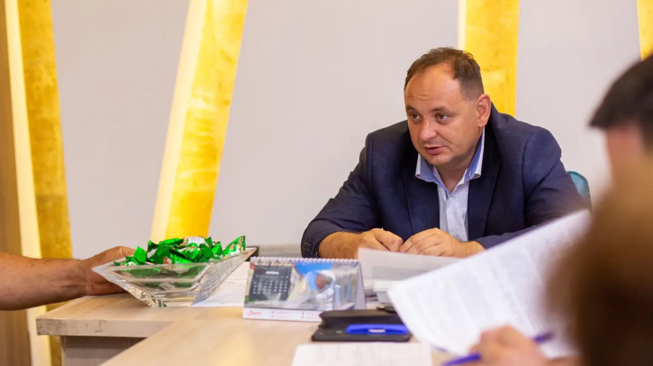 "Ти громадський довбо..б": на зустрічі мера Івано-Франківська з громадянами виникла сварка