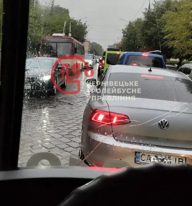 Через ДТП у Чернівцях зранку затори на кількох вулицях