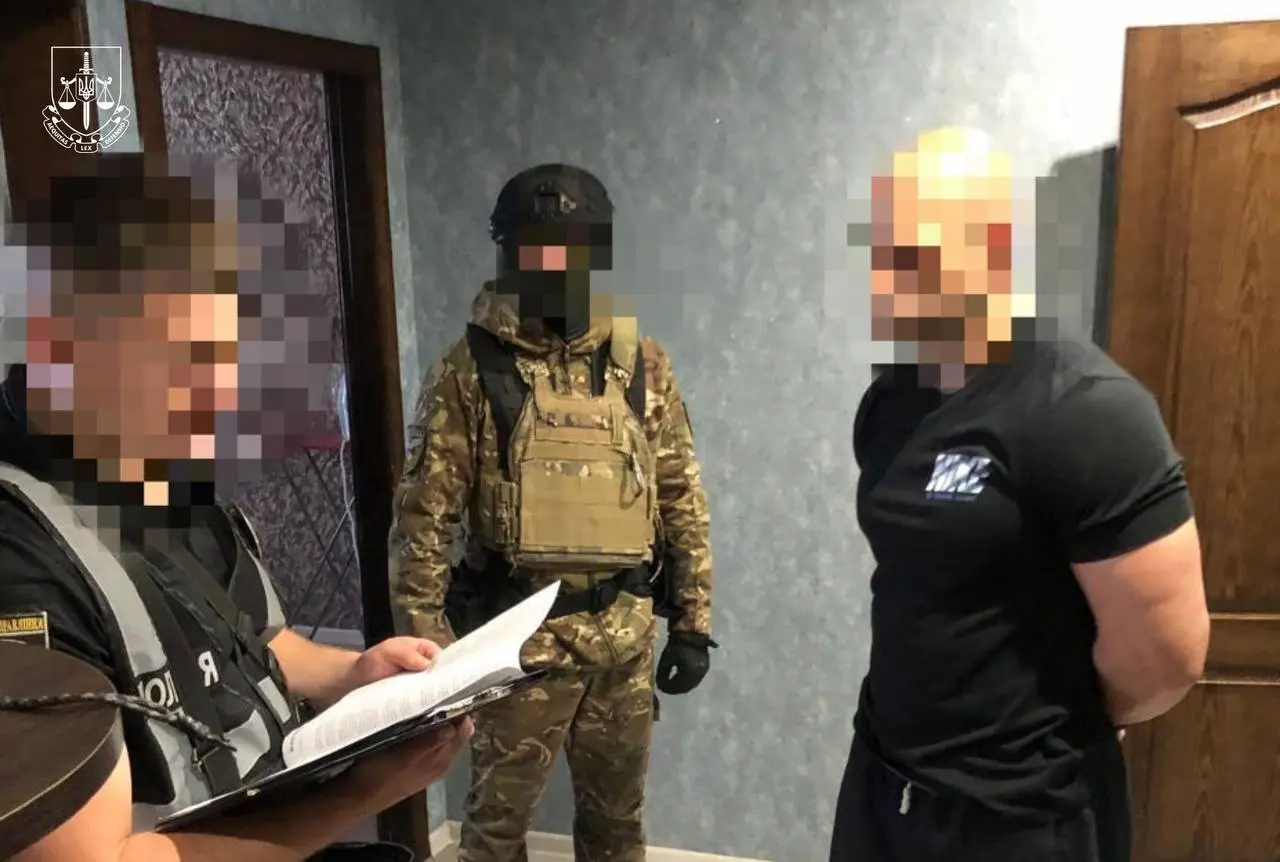Полиция: Семья из Днепра организовала массовую подделку документов