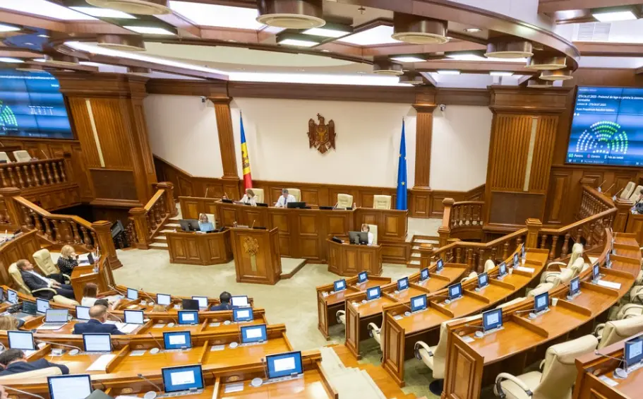 Молдова: одне з опитувань несподівано прогнозує перемогу партії Санду