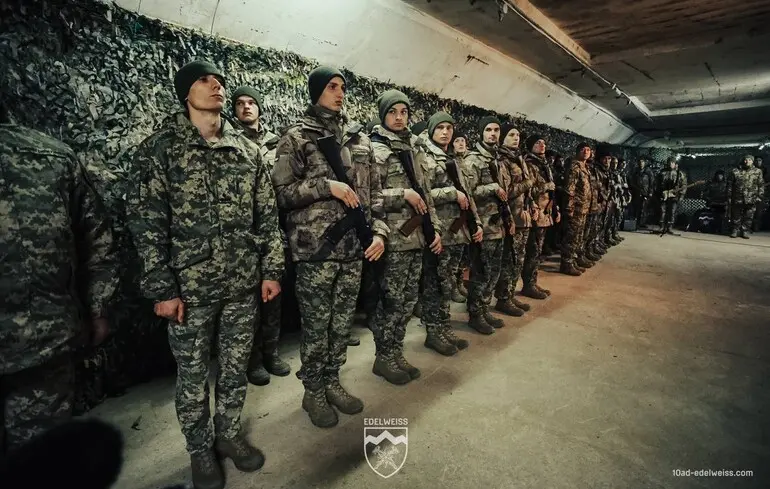 «Треба обороняти Донеччину, щоб завтра не довелось захищати Волинь»: історія 18-річного добровольця Сергія