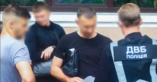 Мешканці Рівненщини через навушники допомагали клієнтам здавати іспити з водіння