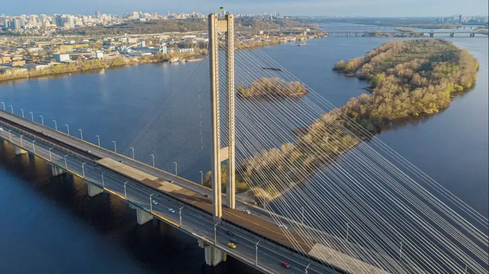 У Києві з 29 серпня на три місяці обмежать рух Південним мостом (схема)