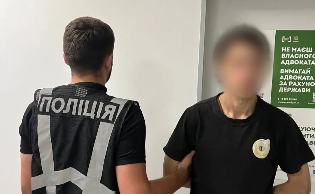 У Києві двоє чоловіків напали на жінку з ножем: затримані та перебувають під вартою