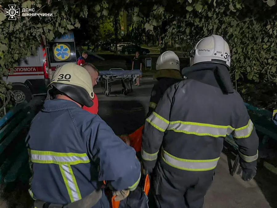 В Ладижині викликали Службу надзвичайних ситуацій, щоб врятувати людину