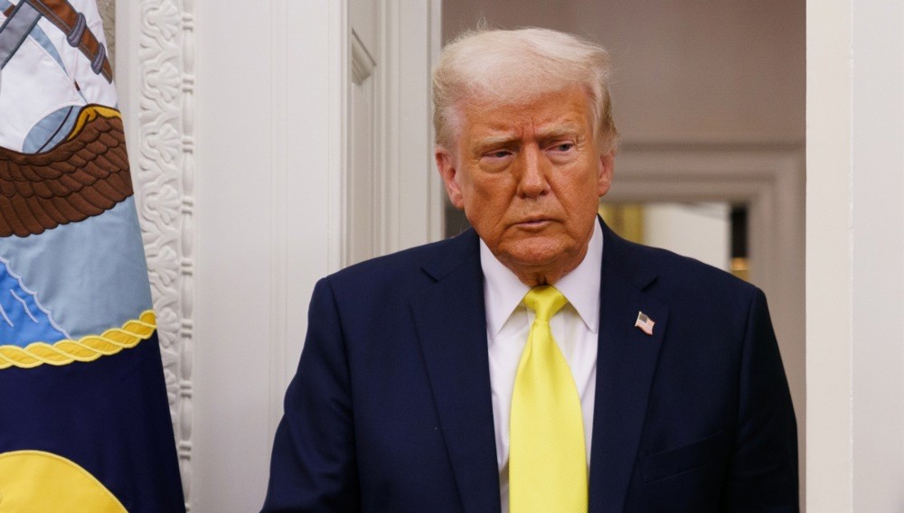 Демократ в США пытался объявить импичмент Трампу из-за ударов по США