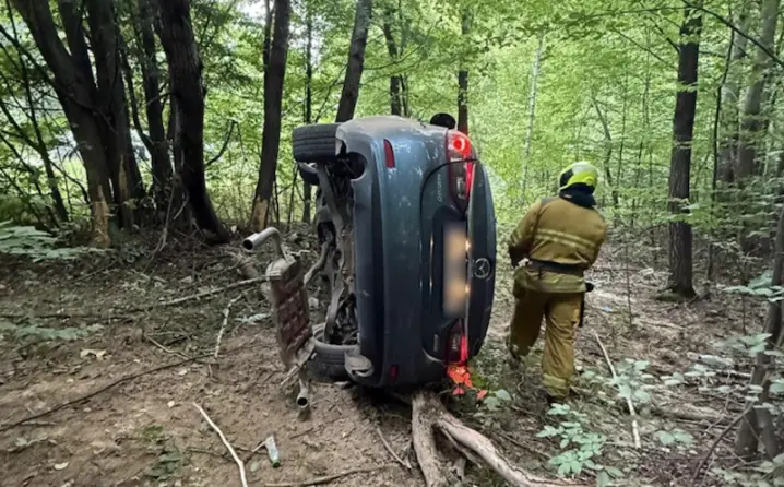 ДТП у Сторожинці: водій та пасажир Mazda госпіталізовані