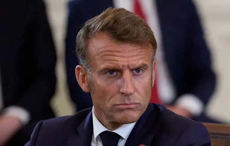 Макрон закликає посилити тиск на тіньовий флот Росії та зривати поставки російської нафти