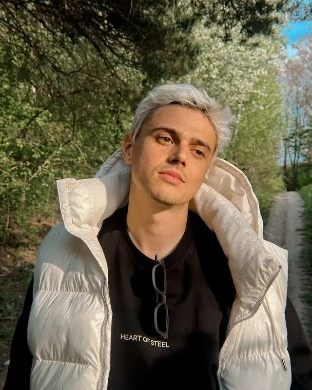 Співак ALEKSEEV заінтригував новим романом і зізнався, чи готовий до дітей: "Мені шкода"
