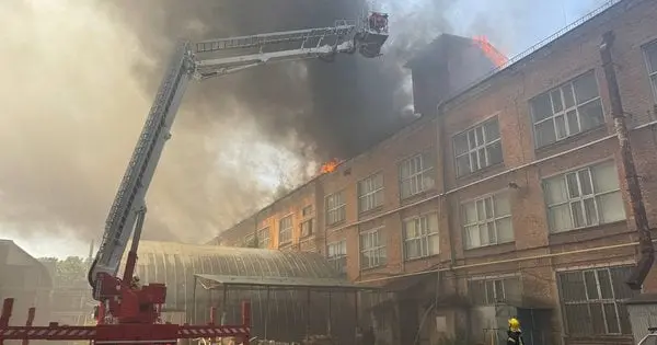 У Рівному сталася масштабна пожежа на колишньому газорозрядному заводі