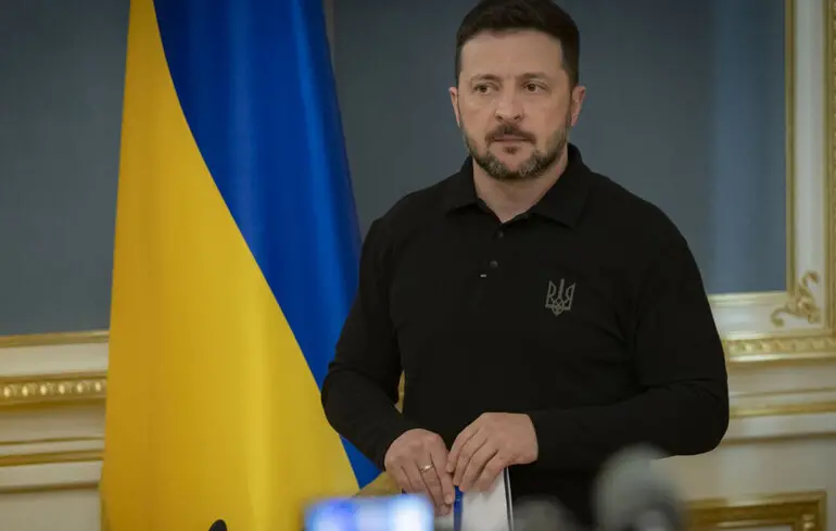 Зеленський пояснив, чому дозволили виїзд чоловікам до 22 років