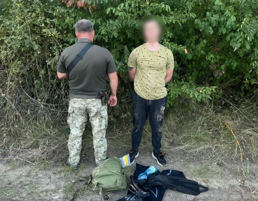 На Вінниччині біля Дністра прикордонники затримали хлопця з ластами