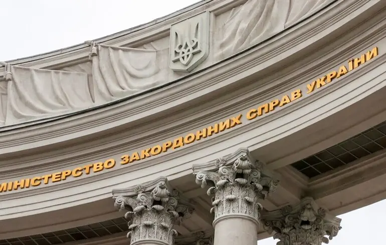 "Показує середній палець": в МЗС України відреагували на заяву Пєскова щодо відмови від перемир'я