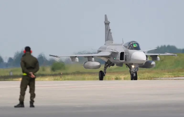 У Міноборони анонсували передачу Україні шведських літаків Gripen