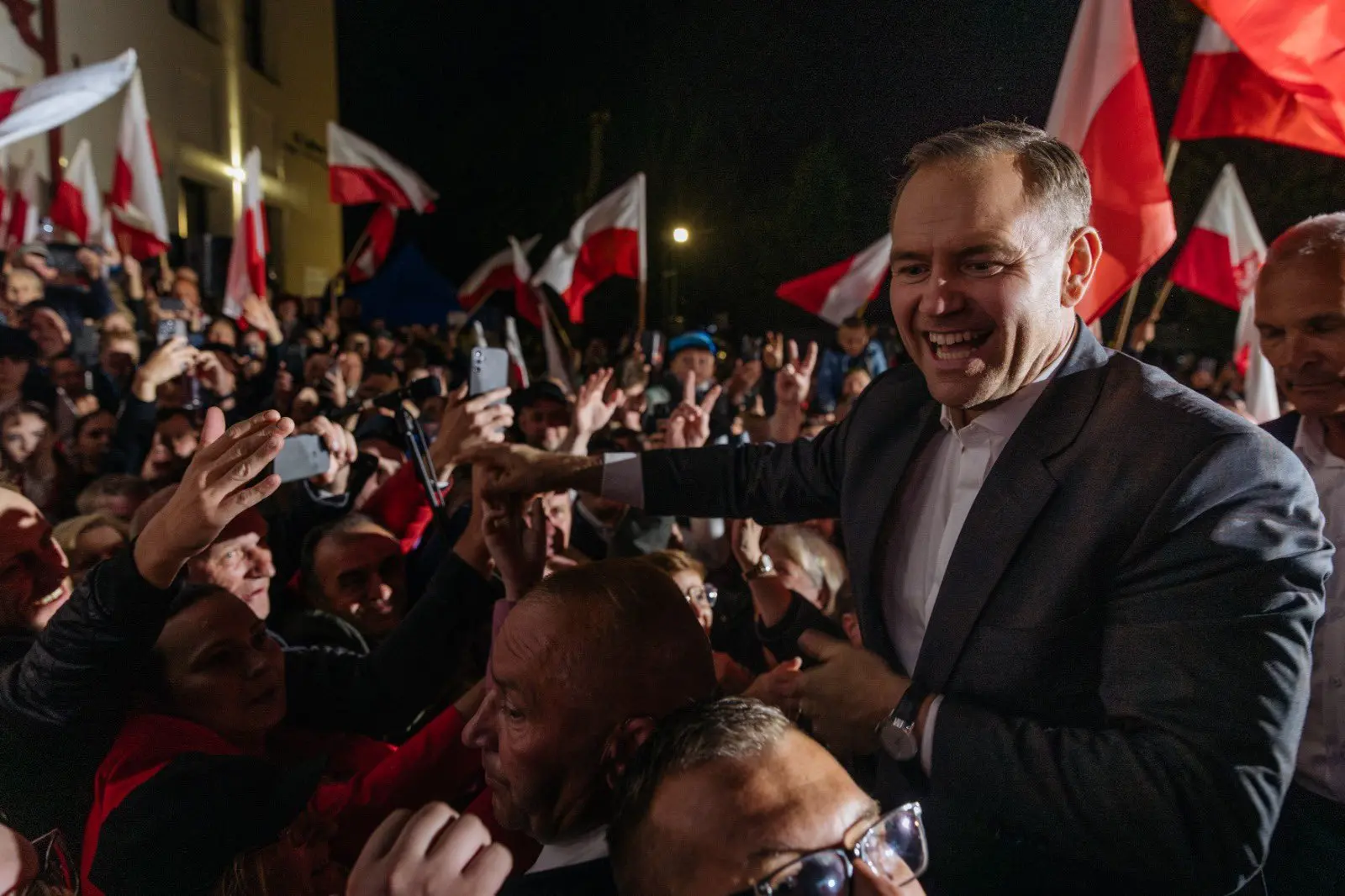 В Польше на выборах президента победил Кароль Навроцкий