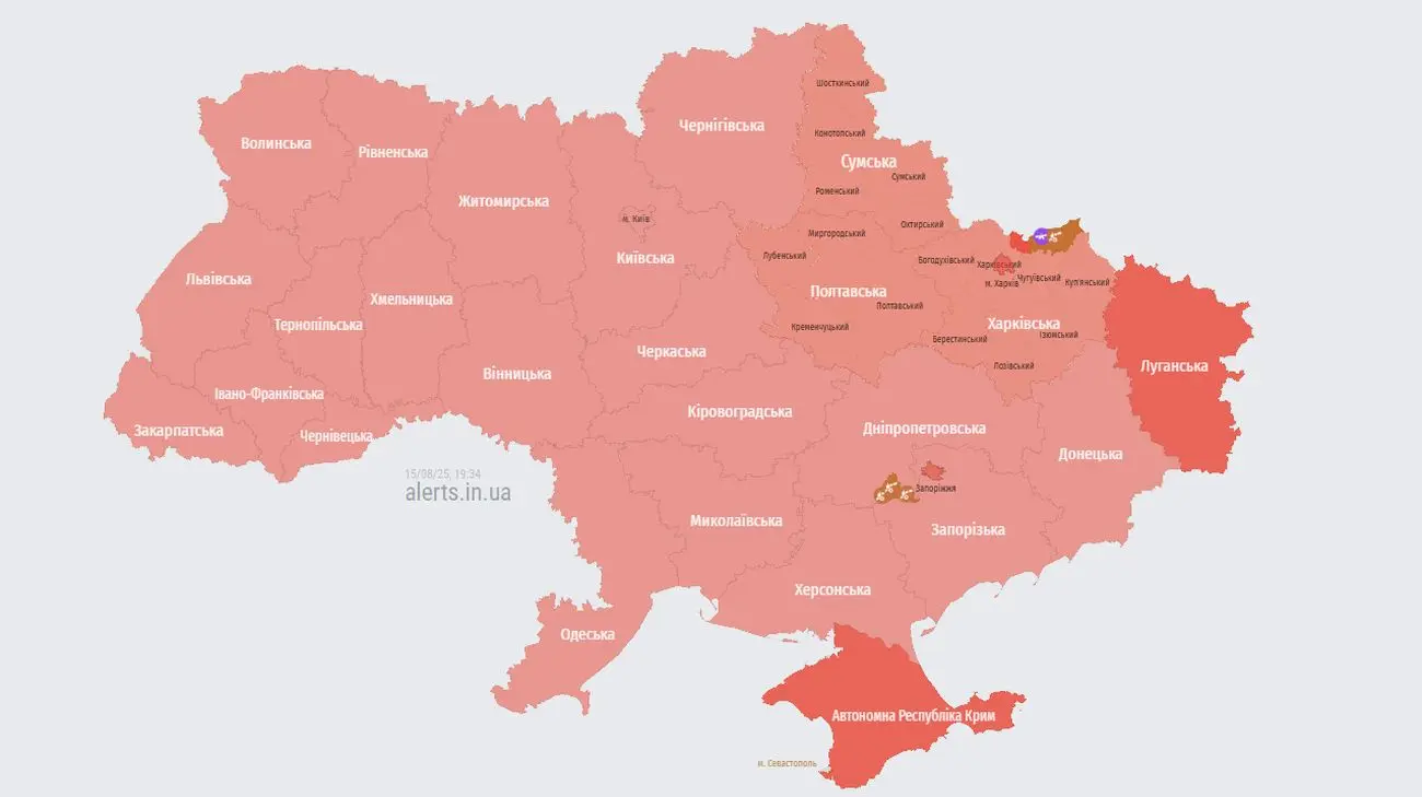 По всій Україні оголошували повітряну тривогу через ракетну небезпеку