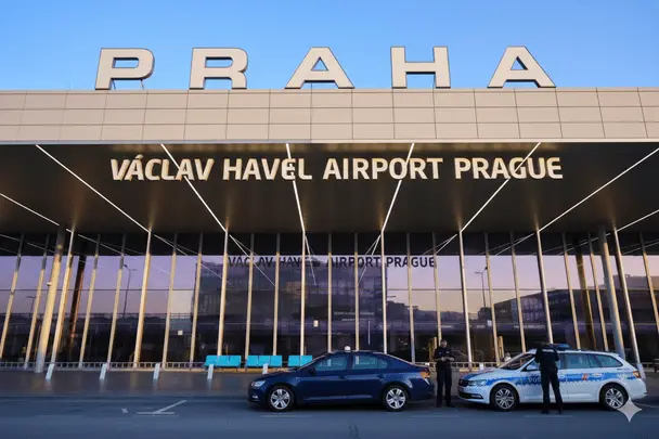 Екстрена ситуація в Чехії: невідомий погрожує атакою дронів на головний аеропорт країни