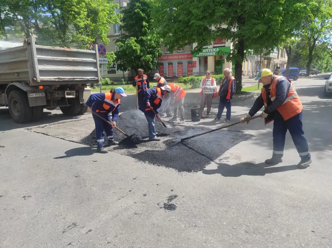 У незадовільному стані – відремонтувати дороги на ХТЗ просять мерію Харкова